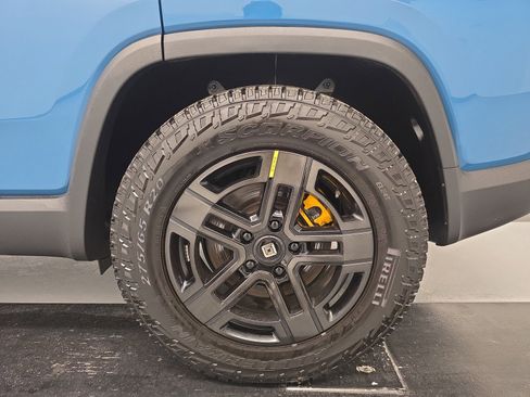 Used 2023 Rivian R1S Adventure AWD/4WD image 10