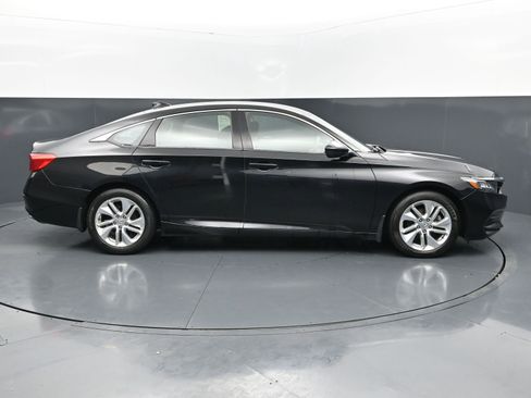 Used 2018 Honda Accord LX image 6