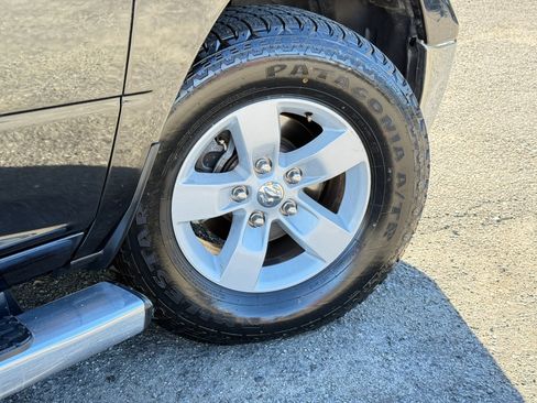 Used 2018 RAM 1500 Classic SLT w/ Luxury Group image 91