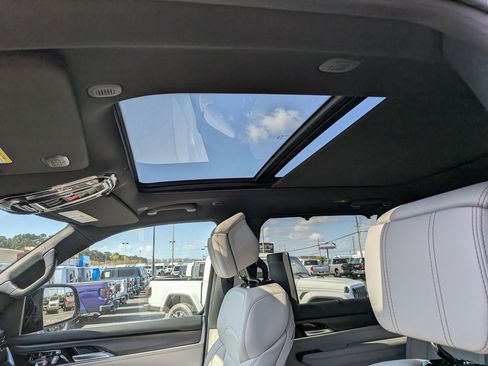 New 2026 Jeep Grand Wagoneer Summit AWD/4WD image 13
