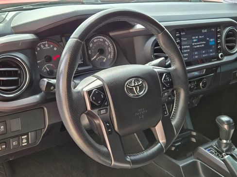 Used 2022 Toyota Tacoma TRD Off-Road AWD/4WD image 23