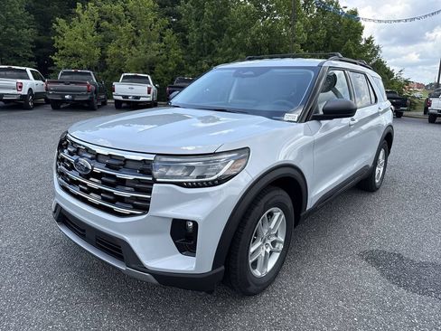 New 2026 Ford Explorer Active w/ Active Comfort Package RWD image 3