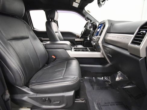 Used 2022 Ford F350 Lariat image 18