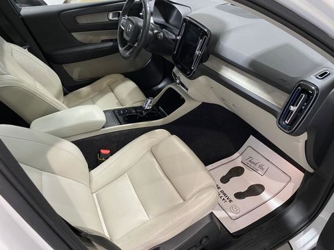Used 2019 Volvo XC40 T4 Inscription image 20