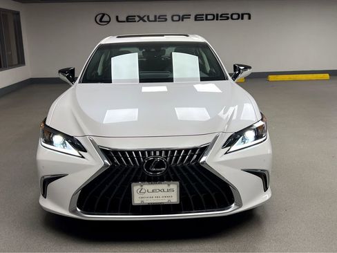 Certified 2023 Lexus ES 350 w/ Premium Package FWD image 2