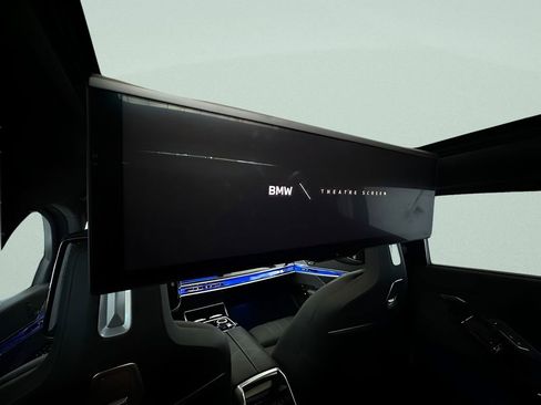Certified 2023 BMW 740i RWD image 24