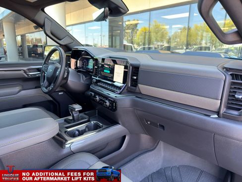 Used 2024 Chevrolet Silverado 1500 ZR2 w/ Technology Package image 28