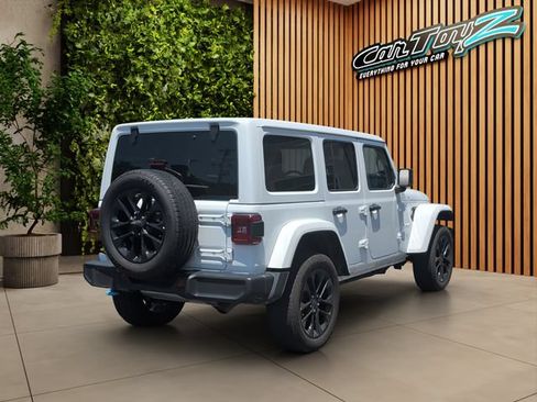 Used 2024 Jeep Wrangler Unlimited Sahara AWD/4WD image 7