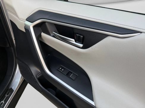 Used 2019 Toyota RAV4 Limited FWD image 24