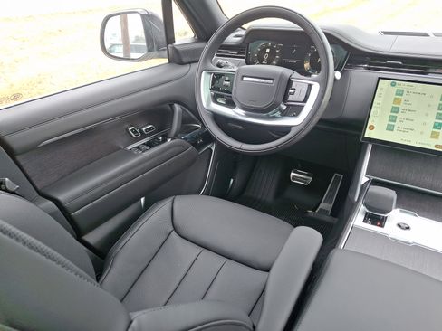 New 2025 Land Rover Range Rover SE image 16