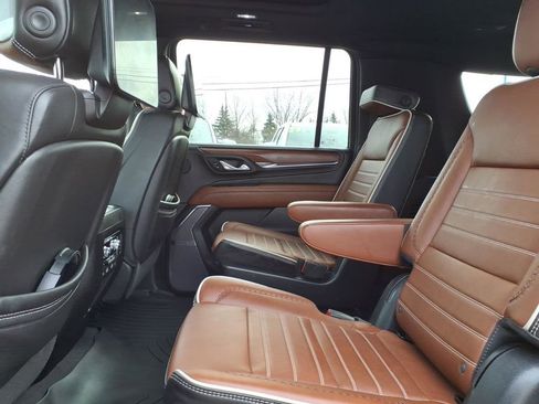 Used 2023 GMC Yukon XL Denali Ultimate image 10