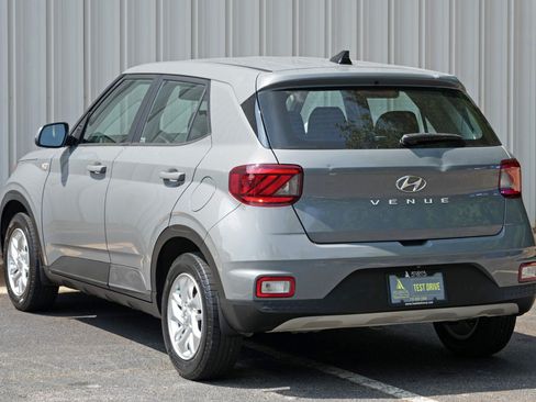 Used 2021 Hyundai Venue SE FWD image 41