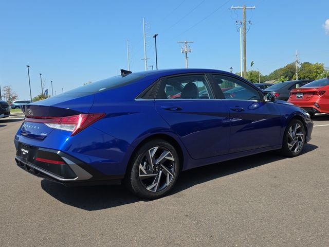 Used 2024 Hyundai Elantra Limited FWD image 5