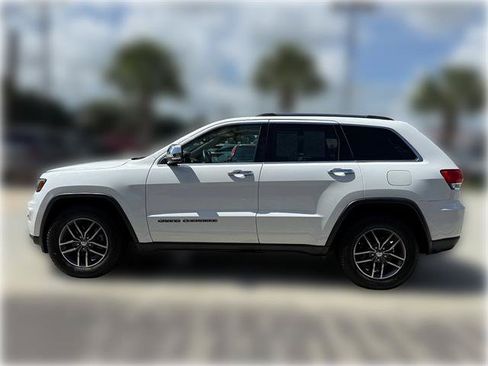 Used 2017 Jeep Grand Cherokee Limited w/ Luxury Group II RWD image 4
