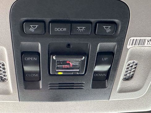 Used 2022 Toyota Camry SE w/ Cold Weather Package image 34