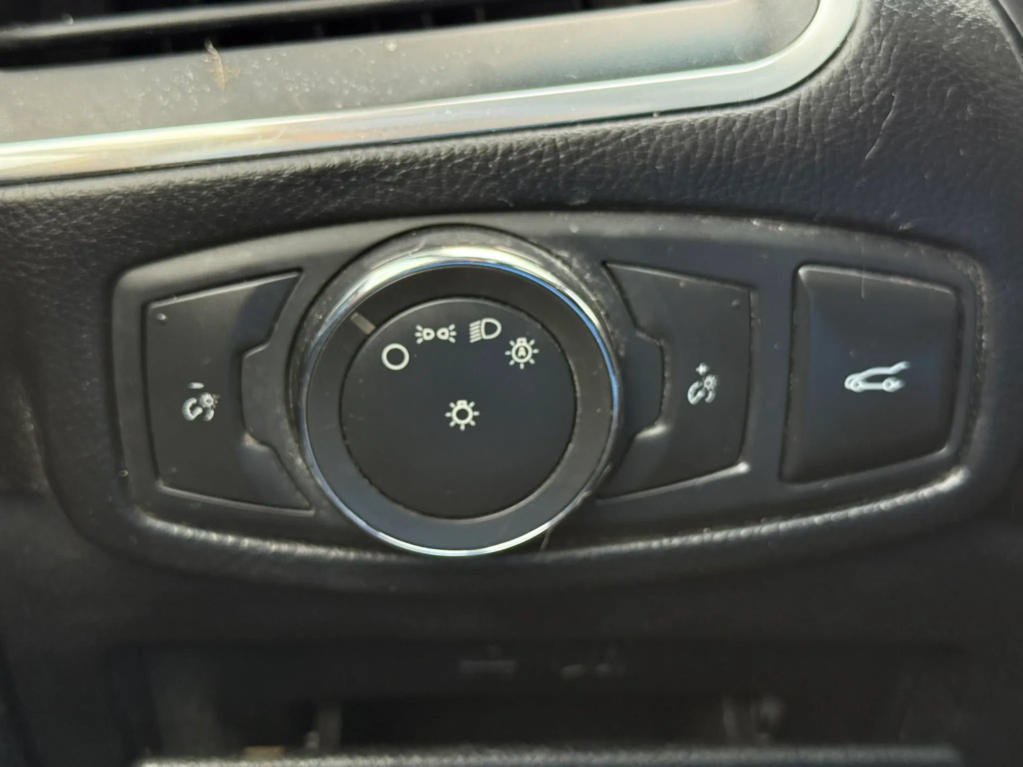 Used 2015 Ford Edge Sport w/ Equipment Group 401A AWD/4WD image 14