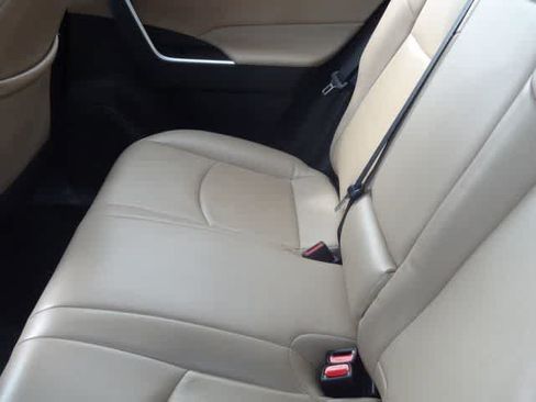 Used 2021 Toyota RAV4 XLE w/ Convenience Package FWD image 8