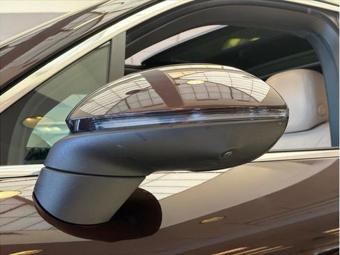 Used 2022 Porsche Cayenne Platinum Edition image 37