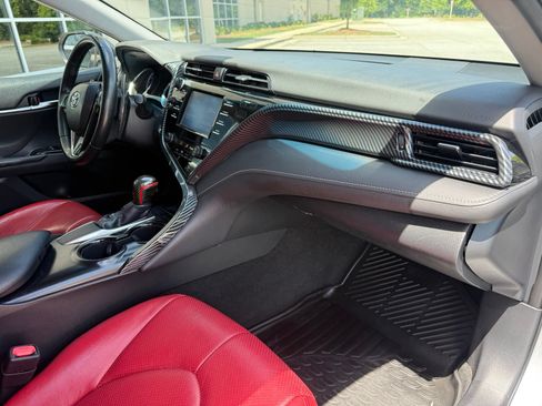 Used 2018 Toyota Camry SE w/ Convenience Package FWD image 24