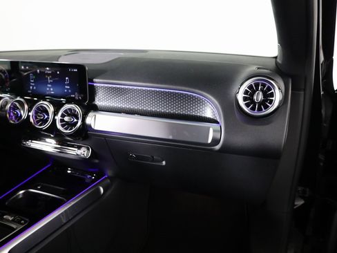 Certified 2025 Mercedes-Benz GLB 250 4MATIC image 46