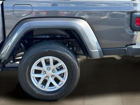 Used 2023 Jeep Gladiator Sport AWD/4WD image 39