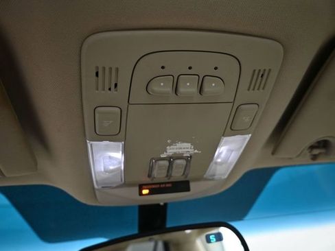 Used 2010 Cadillac DTS Luxury image 33