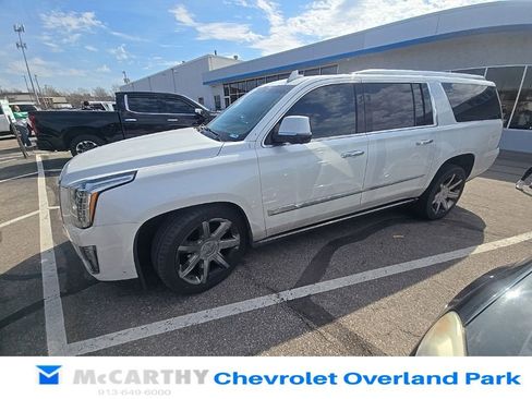 Used 2016 Cadillac Escalade ESV Premium image 3
