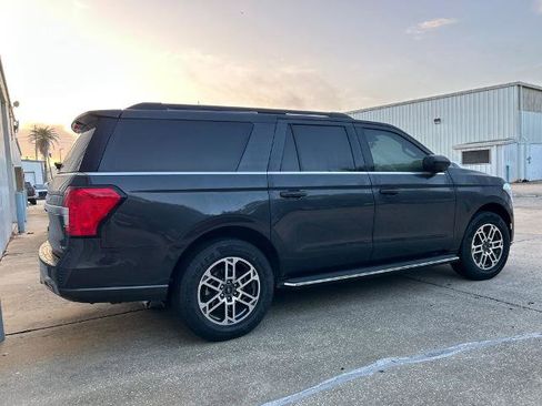 Certified 2022 Ford Expedition Max XLT image 3