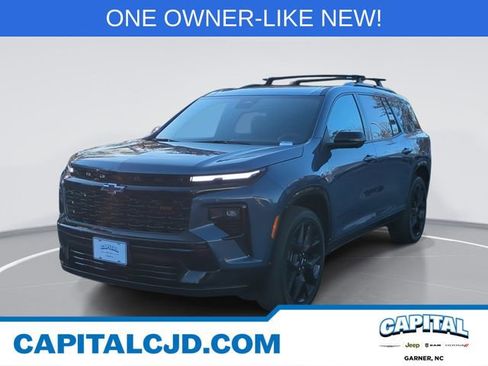 Used 2025 Chevrolet Traverse RS image 1