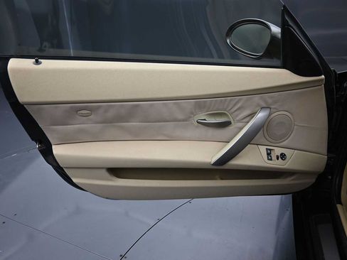 Used 2005 BMW Z4 3.0i RWD image 6