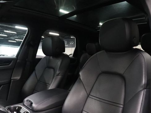 Used 2021 Porsche Cayenne image 12