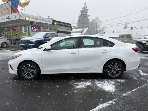Used 2023 Kia Forte LXS image 3
