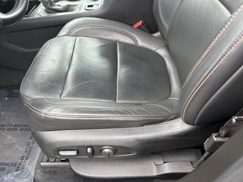Used 2021 Chevrolet Traverse LT w/ LT Premium Package FWD image 12