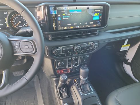 New 2025 Jeep Gladiator Mojave image 13