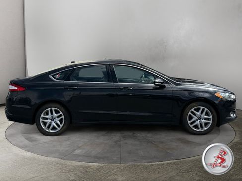 Used 2015 Ford Fusion SE w/ Equipment Group 202A FWD image 8