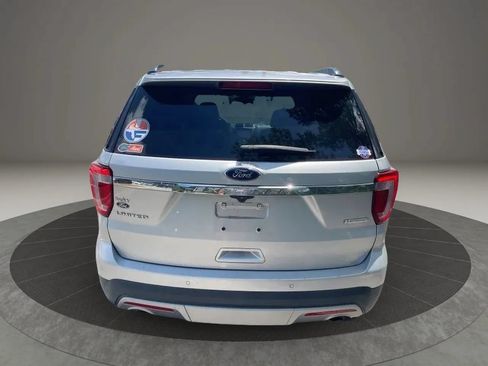 Used 2017 Ford Explorer Limited w/ Equipment Group 301A FWD image 8