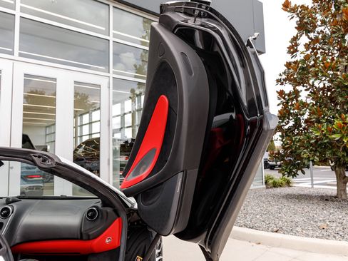 Used 2019 McLaren 570S Spider image 35
