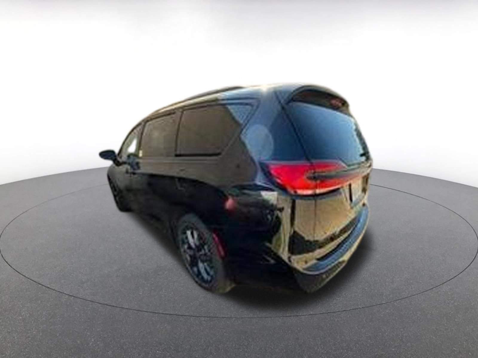 Used 2025 Chrysler Pacifica Limited FWD image 4