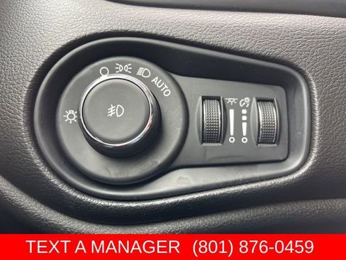 Used 2022 Jeep Renegade Trailhawk w/ Trailer Tow Group AWD/4WD image 26