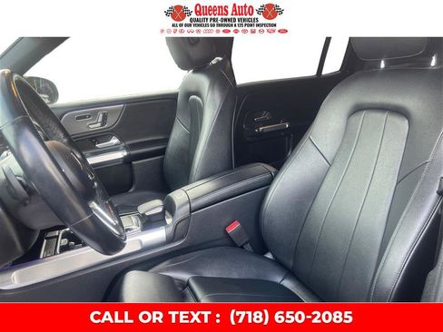 Used 2021 Mercedes-Benz GLB 250 4MATIC w/ Premium Package image 10
