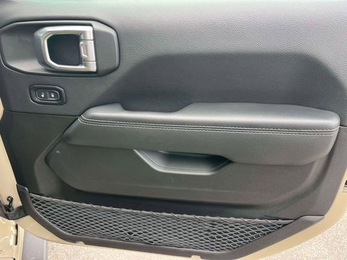 Used 2022 Jeep Wrangler Rubicon w/ LED Lighting Group image 16