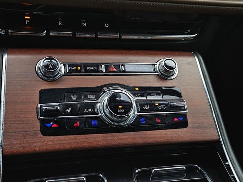 Used 2023 Lincoln Aviator Reserve w/ Equipment Group 201A RWD image 30