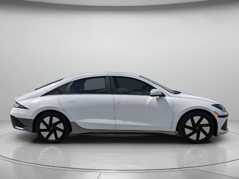 Used 2023 Hyundai Ioniq 6 SE RWD image 9