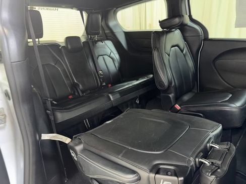 Used 2025 Chrysler Pacifica Select FWD image 44