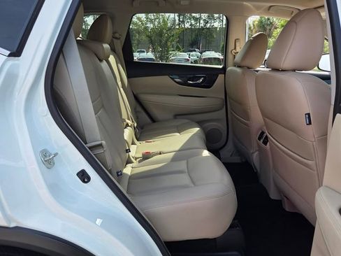 Used 2019 Nissan Rogue SL w/ Premium Package AWD/4WD image 17
