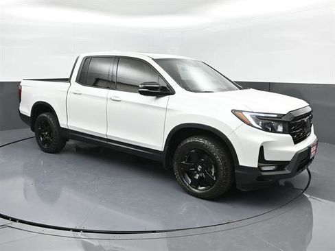 Used 2025 Honda Ridgeline Black Edition image 2