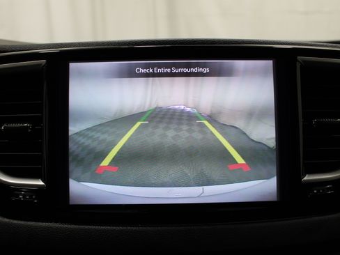 Used 2024 Chrysler Pacifica Touring-L FWD image 15