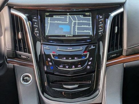 Used 2019 Cadillac Escalade Luxury RWD image 10