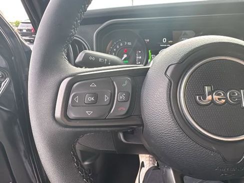 Used 2025 Jeep Wrangler Unlimited Rubicon 4xe AWD/4WD image 16