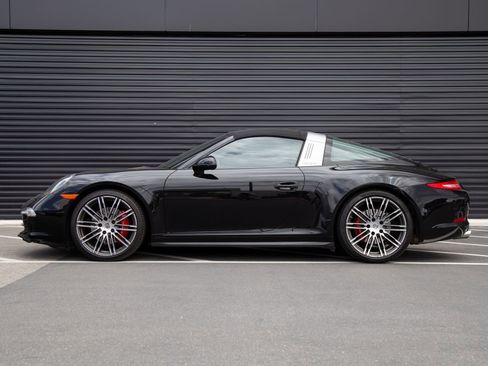 Certified 2016 Porsche 911 Targa 4S AWD/4WD image 2